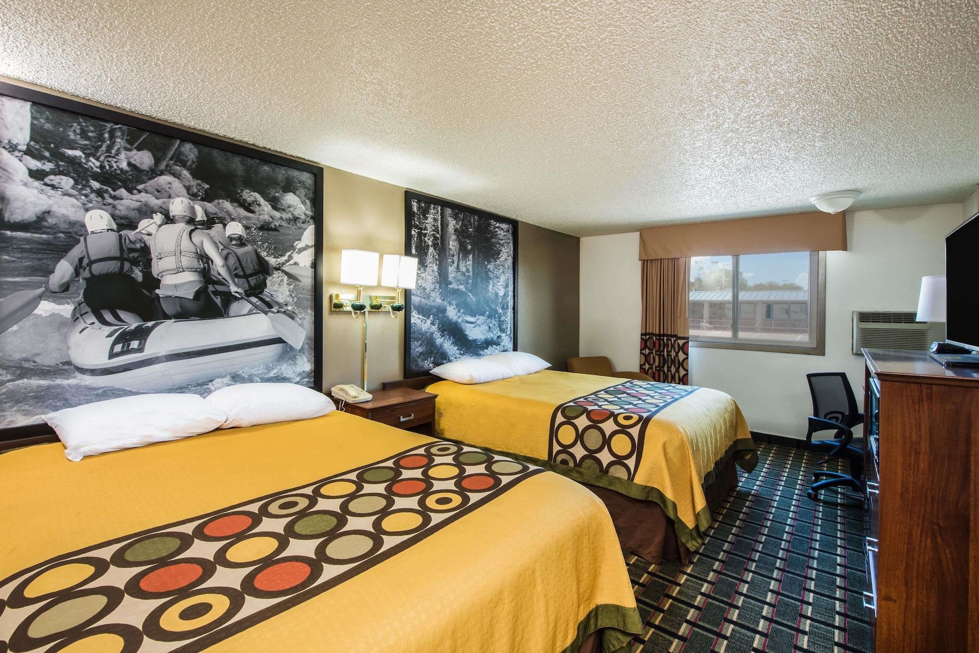 Hotel Super 8 By Wyndham Pueblo Esterno foto
