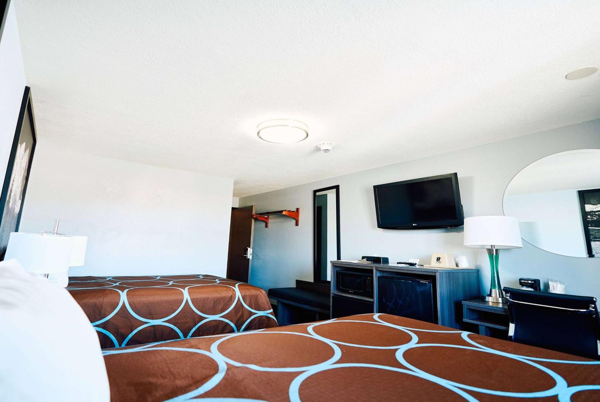 Hotel Super 8 By Wyndham Pueblo Esterno foto