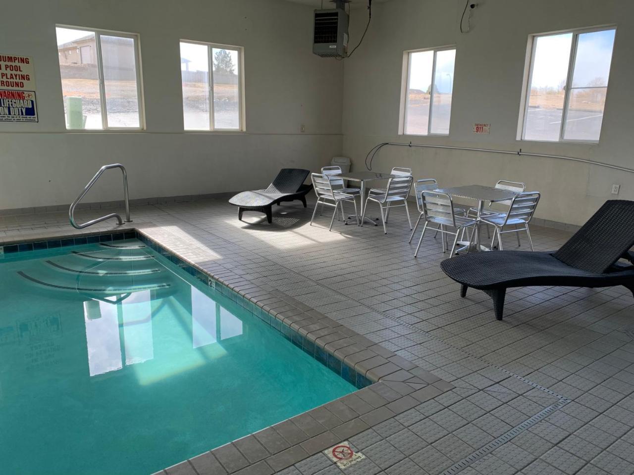 Hotel Super 8 By Wyndham Pueblo Esterno foto
